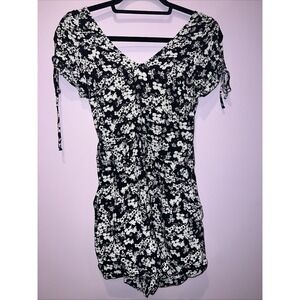 Floral Print Romper Black White V Neck Tie Sleeve Pockets Casual Cute‎ Size 0